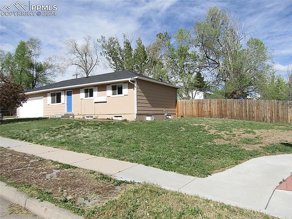 4th image of 2107 Carmel Dr