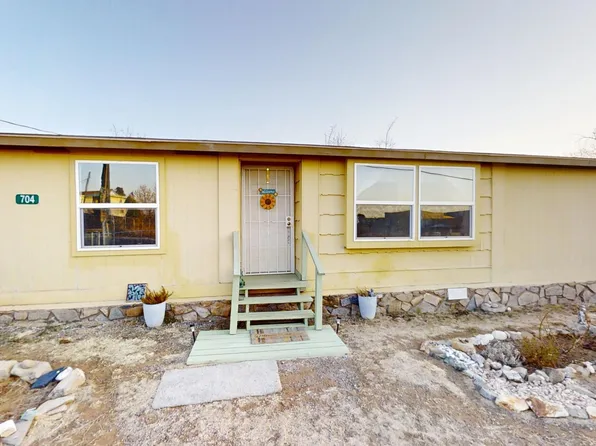 704 Oak St, Santa Clara, NM 88026