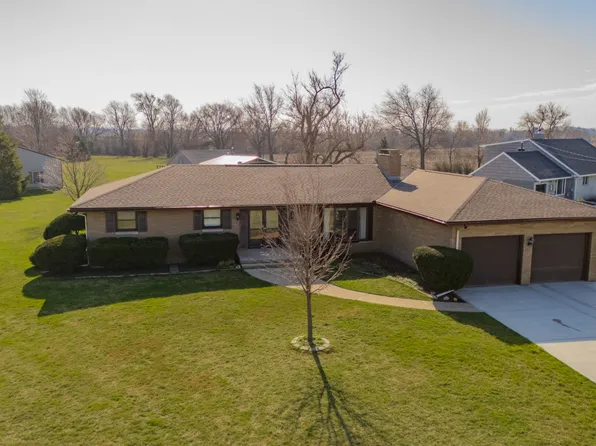 1206 S Countryside Ln, Pontiac, IL 61764