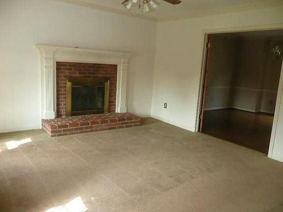 5th image of 525 Sun Creek Dr