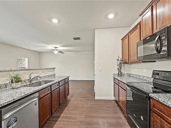4th image of 929 Independence Ave