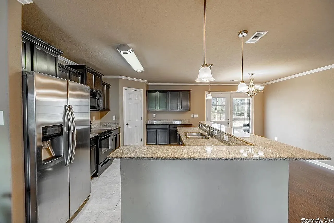 3 bed, 2.5 bath, 1974 sqft, $1,950 — Photo 3