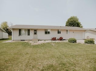 851 8th Ave NW, Sioux Center, IA 51250