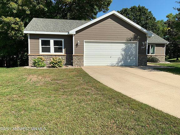 3rd image of 1047 Highwood Cir