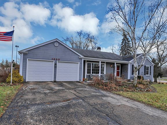 3rd image of 1332 Garden Ct