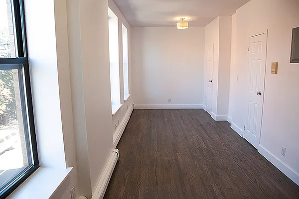 Rented by COASTLINE NEW YORK INC | media 26