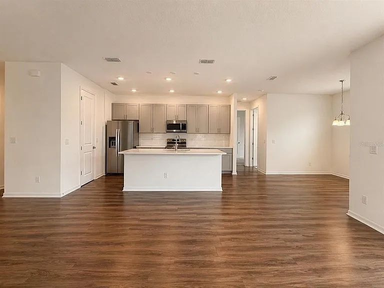 2272 Derwent Dr — Photo 14