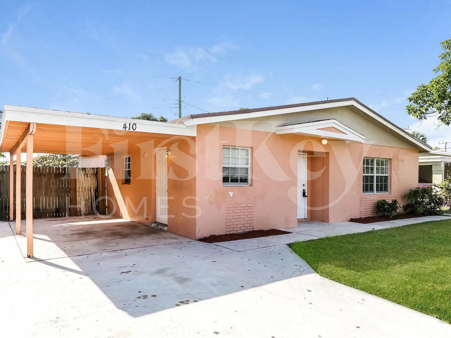 4 bed, 2.0 bath, 1564 sqft, $3,460 — Photo 2