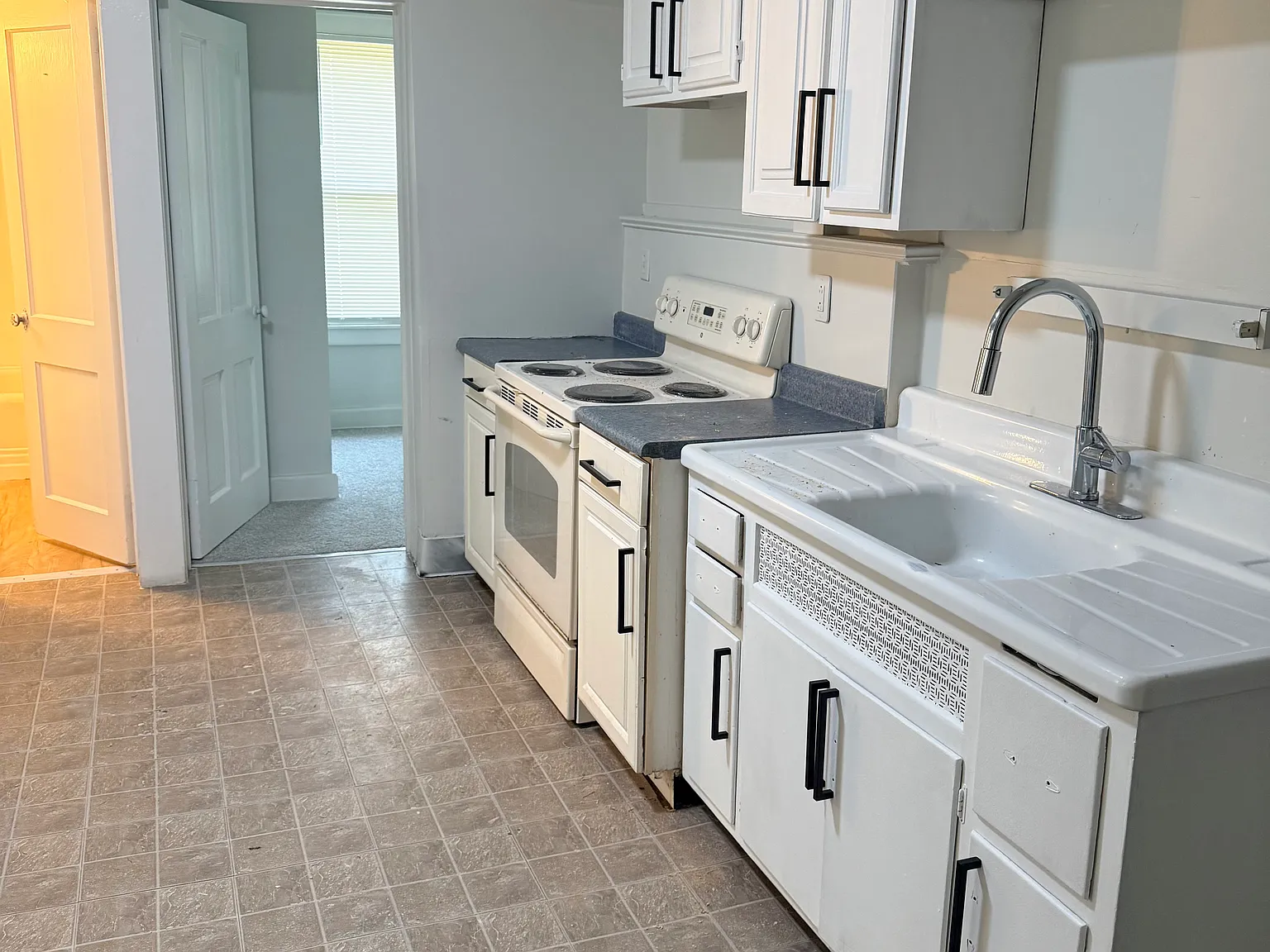 2 bed, 1000 sqft, $1,250 — Photo 3