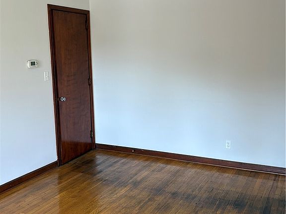 5th image of 301 Lincoln Ave