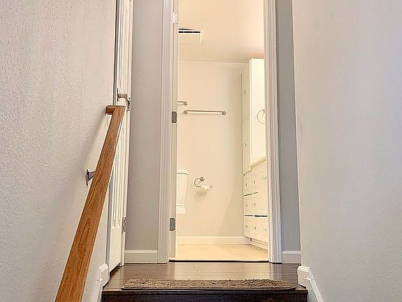 2nd image of 16727 NE 103rd Pl