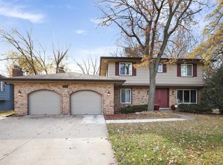 6757 Shingle Creek Dr, Minneapolis, MN 55445