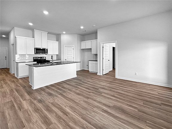 5th image of 498 W Branta St