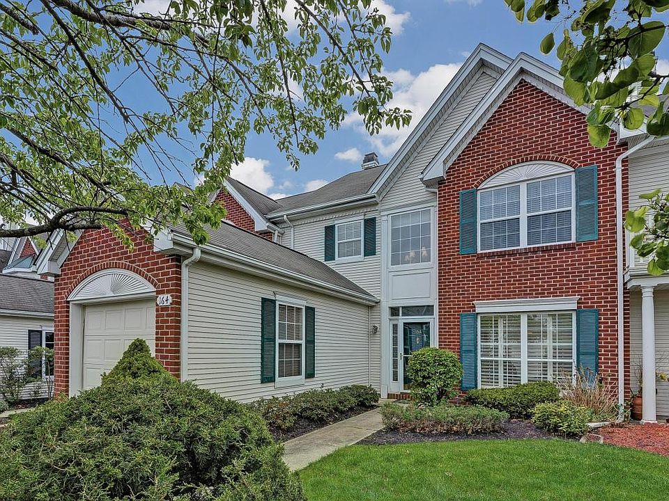 1st image of 164 S Manor Ct