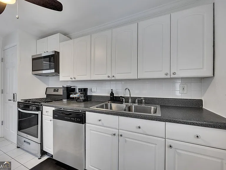1040 Herndon St NW #B — Photo 13