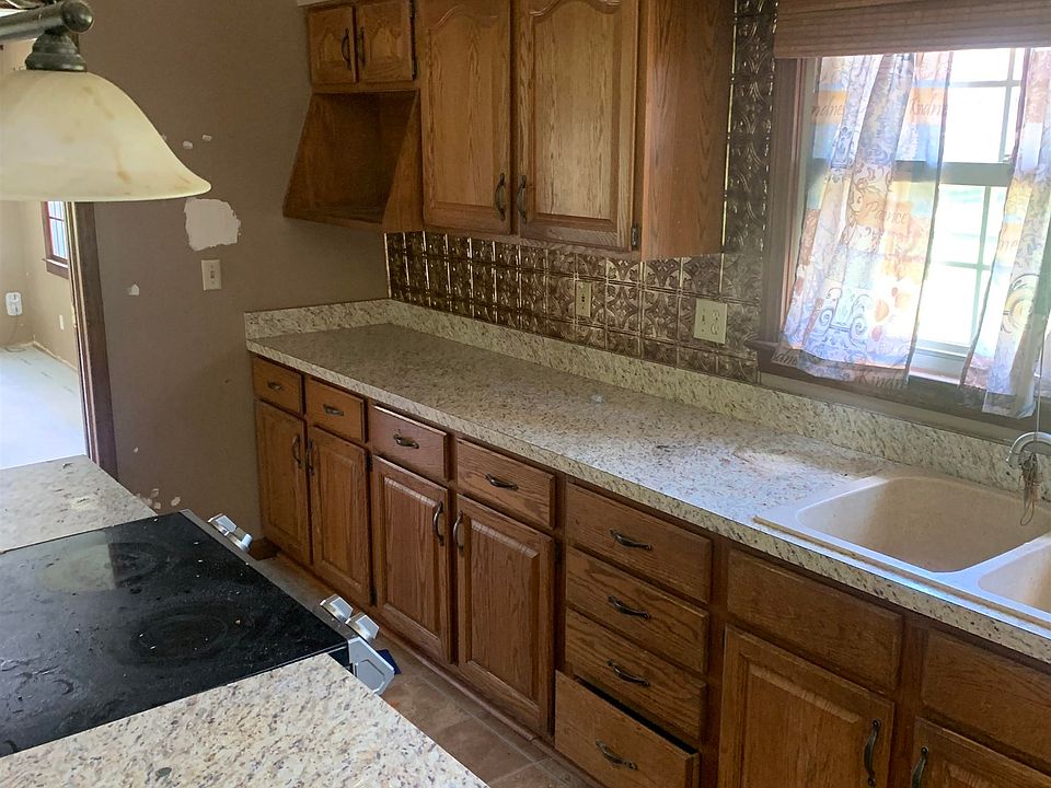2nd image of 4905 Robin Hood Dr
