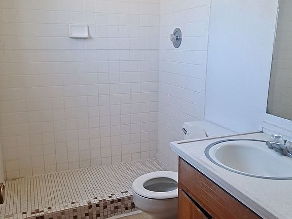 5th image of 1640-1650 Moore Ave #24