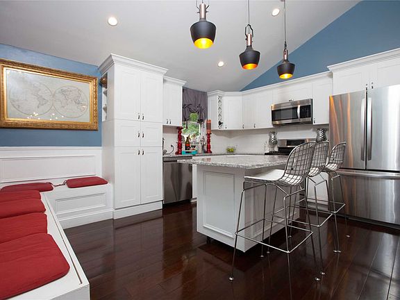 3rd image of 31 Lombardy Dr