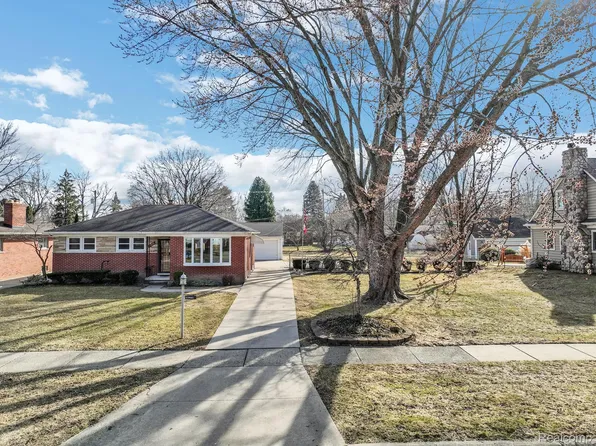 21820 Statler St, Saint Clair Shores, MI 48081