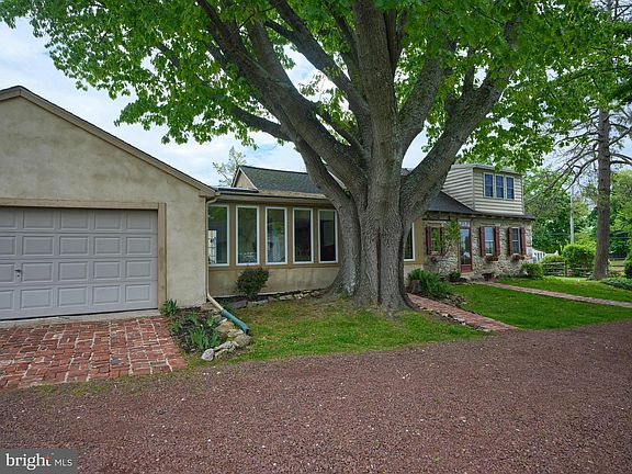 5th image of 1465 Makefield Rd