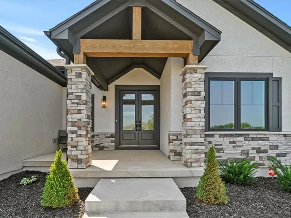 2822 SW Hearthstone Pl, Lees Summit, MO 64082