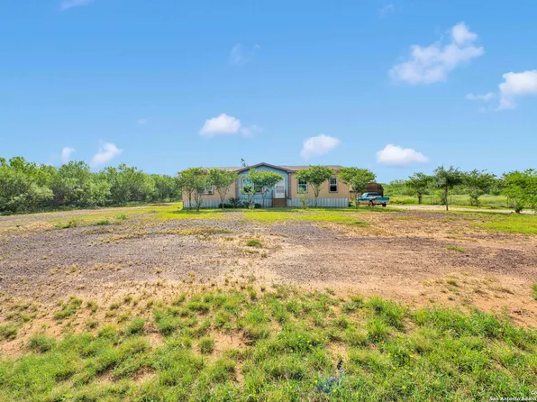 115 County Road 2667, Moore, TX 78057