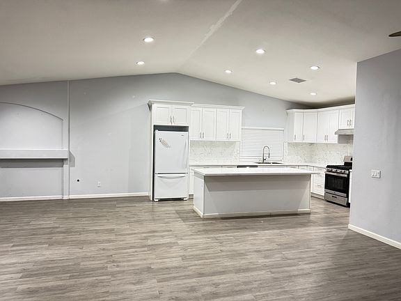 2nd image of 79250 Desert Stream Dr