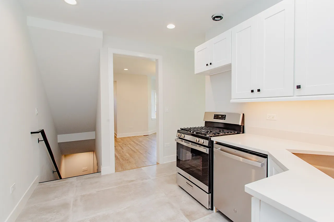 3 bed, 2000 sqft, $3,500 — Photo 4