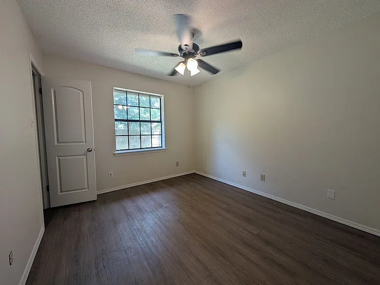 3008 Brittney Ln — Photo 11