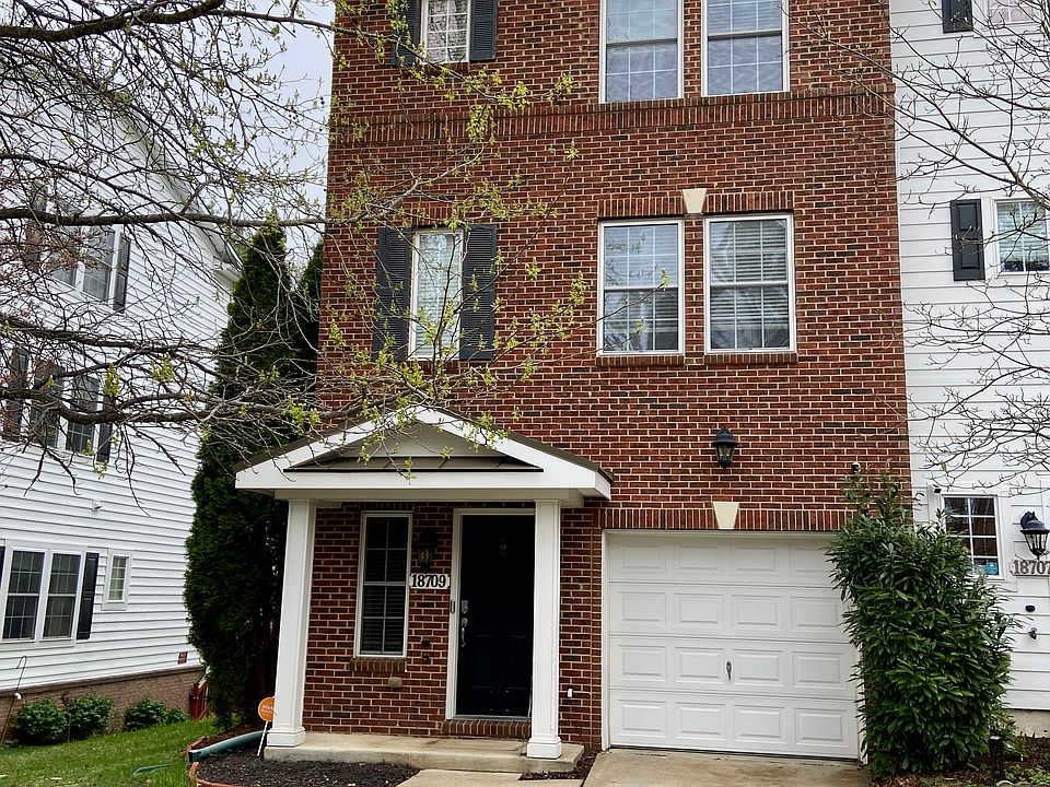 Front of house with driveway