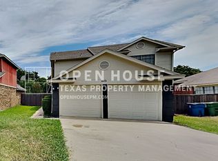 903 Boxwood Dr, Lewisville, TX 75067