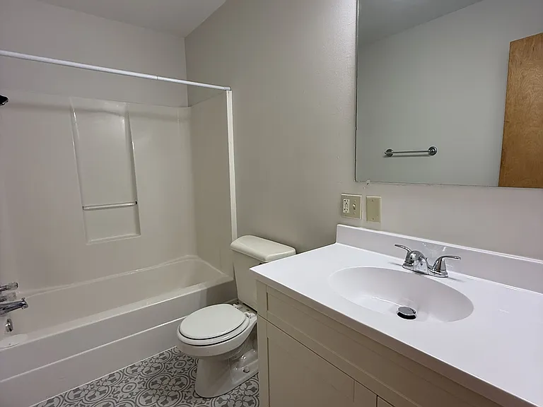 622 N Washington St — Photo 9