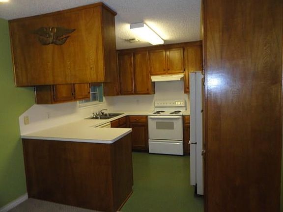 3rd image of 122 Thousand Oaks Dr