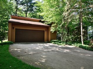 4301 Oakridge Dr, Midland, MI