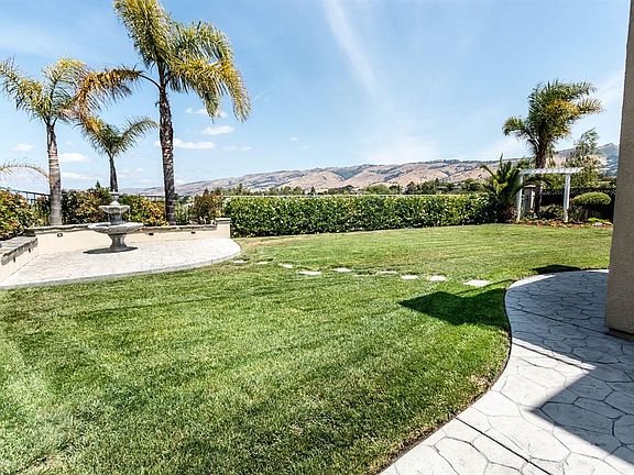 2nd image of 5719 Capilano Dr