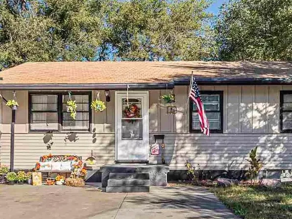 1312 Fogarty Dr, Junction City, KS 66441