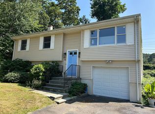 25 Arnold Ln, Norwalk, CT 06853