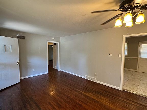 3rd image of 4956 Durbin Ave