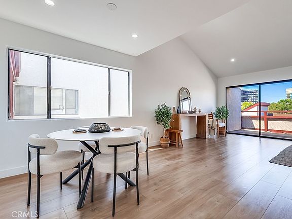 5th image of 946 W 220th St Unit 216