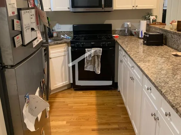 312 Saint Paul St #2B, Brookline, MA 02446