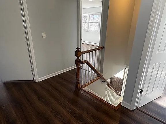 2nd image of 26 Kings Point Ln