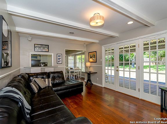 3rd image of 923 Mount Kisco Dr