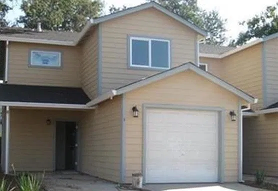 983 E Lassen Ave