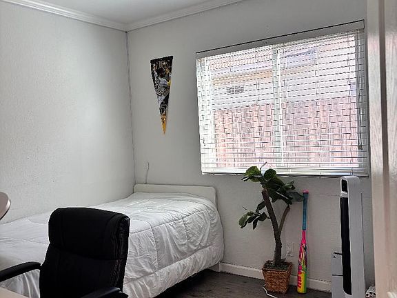5th image of 9933 Parkdale Ave