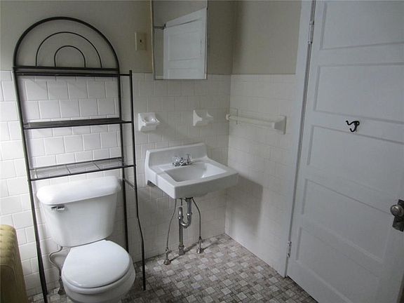5th image of 18 Payan St #2R