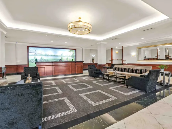 45 Sutton Place South image 24 of 35