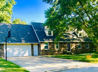 110 Cottonwood Dr, Chatham, IL 62629