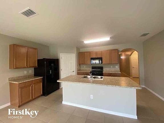 5th image of 3016 SW 3rd Pl