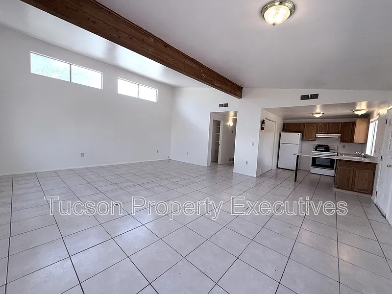 2 bed, 1.0 bath, 1100 sqft, $1,350 — Photo 3