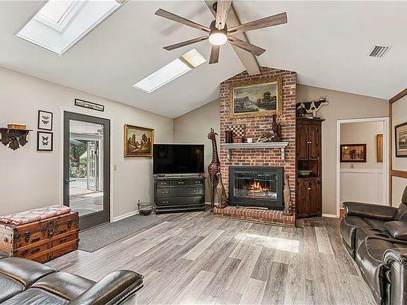 5th image of 139 Mackay Dr